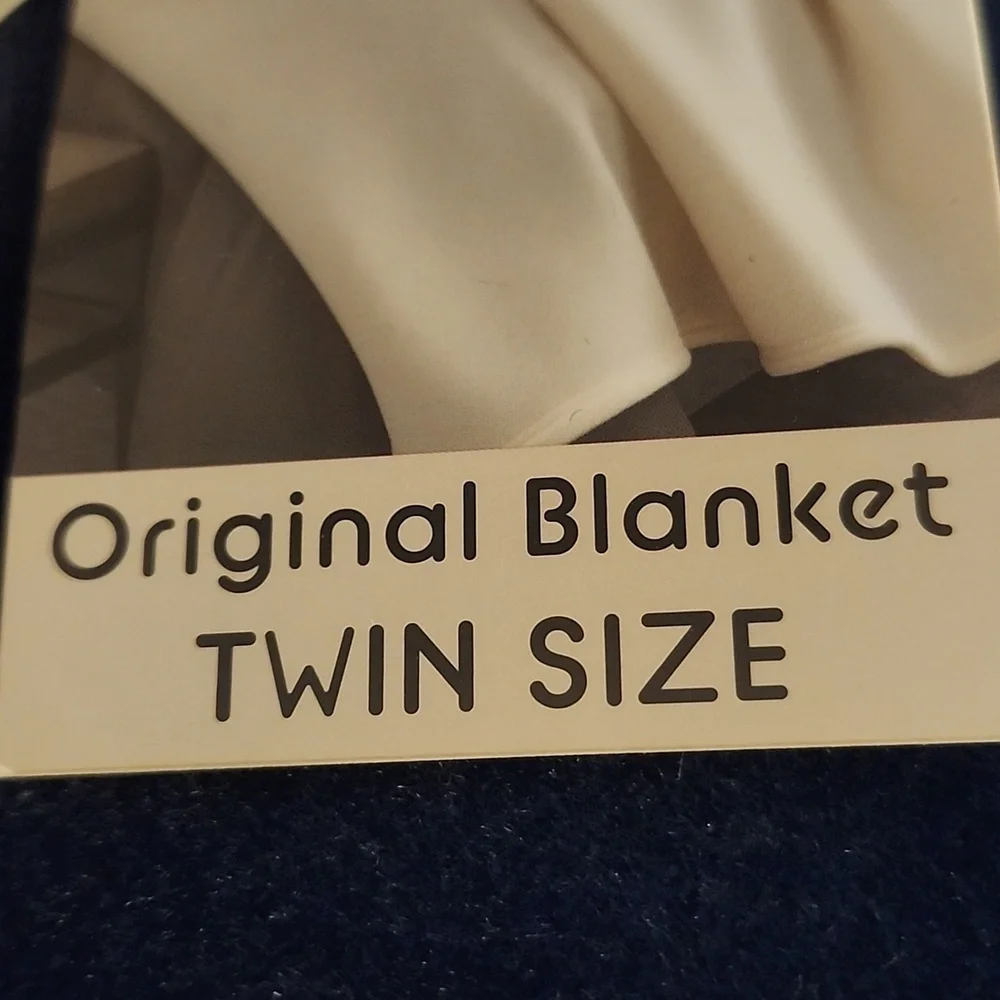 Vellux Blanket NWT Dark Blue Soft Twin